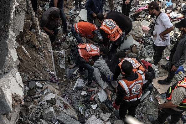 عشرات الشهداء والجرحى في غارات إسرائيلية متواصلة على قطاع غزة