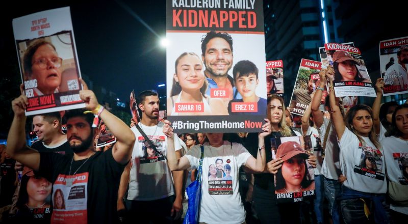 اعيدوهم إلى البيت: الاف في تل ابيب يتظاهرون مطالبين بإعادة المحتجزين