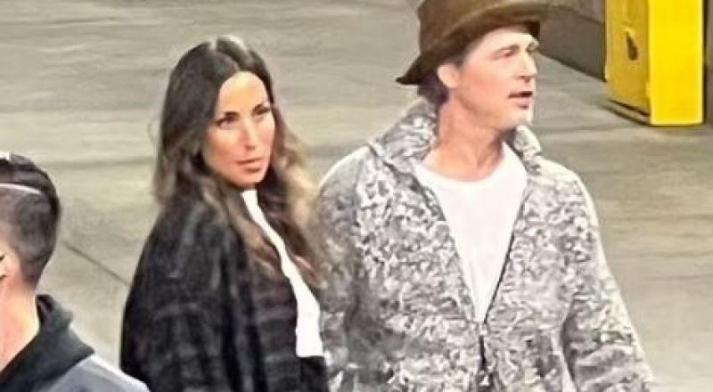 تصغره بسنوات.. تعرفوا إلى حبيبة براد بيت الجديدة بعد طلاقه من انجلينا جولي