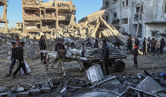 إسرائيل تقبل بإدخال مساعدات لغزة من معبر كرم أبو سالم