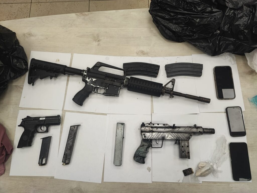 الشرطة : خلال الاسبوع الاخير ضبط 44 مسدس و90 قنبلة في البلدات العربية