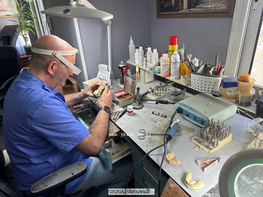 ناجح من بلدي- ترشيحا, تعرفوا على فّني الاسنان (טכנאי שיניים) جابي شاهين ومهنة فن تجميل الاسنان