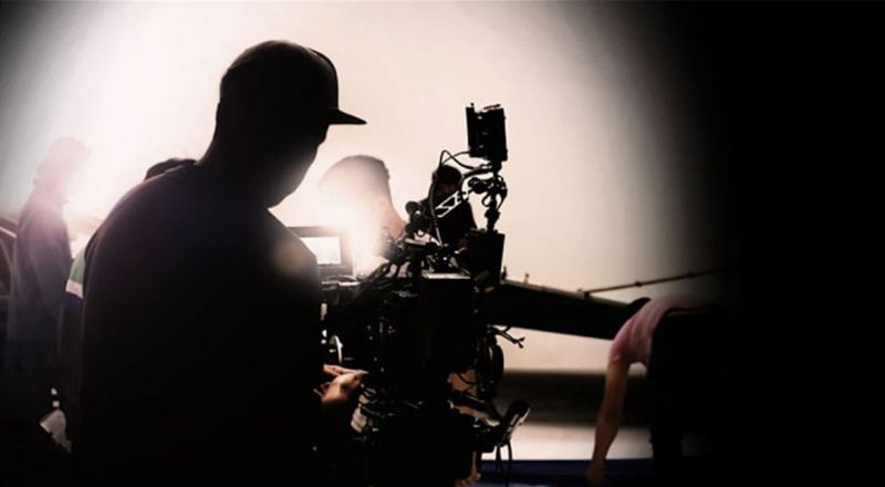 ضحكة أكّدت المعلومة.. النجم الشهير يعود عن قرار اعتزاله