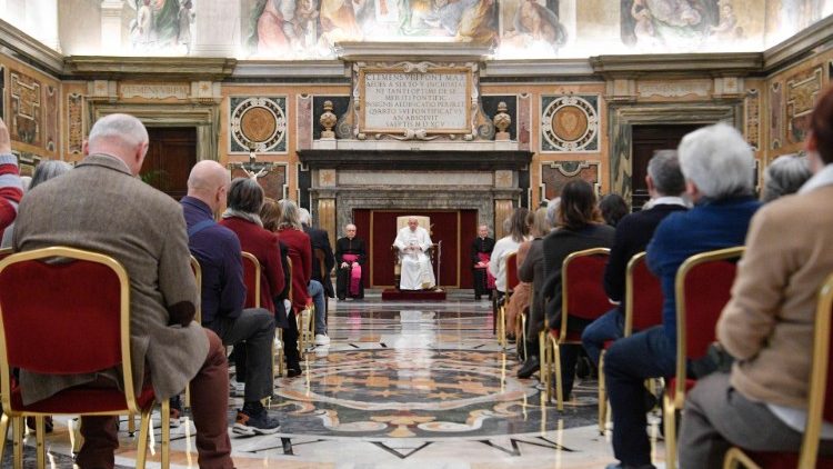 البابا فرنسيس يسلط الضوء على قوة الصلاة في لحظات الألم والسلام الداخلي الذي يعطيه الرب