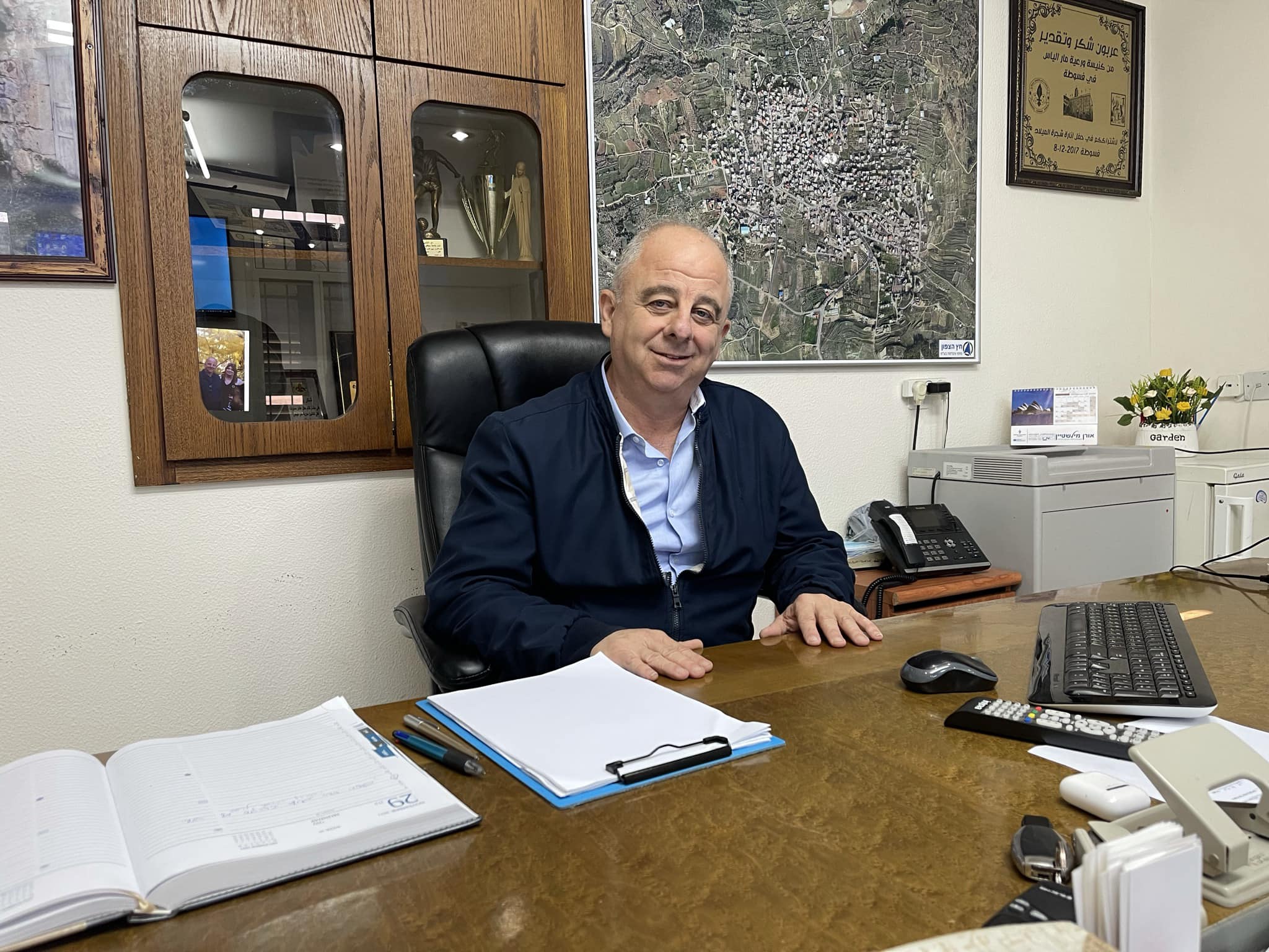 ادچار دكور في بيان واضح- ادارة المجلس تكليف، وبدل نعتنا على وسائل التواصل الاجتماعي بعبارات غير مقبولة، تعالوا على انفسكم وقدموا التهنئة لرئيس المجلس المُنتخب