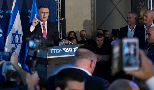  استطلاعات: كيف يؤثر انفصال ساعر - غانتس على المشهد السياسي؟