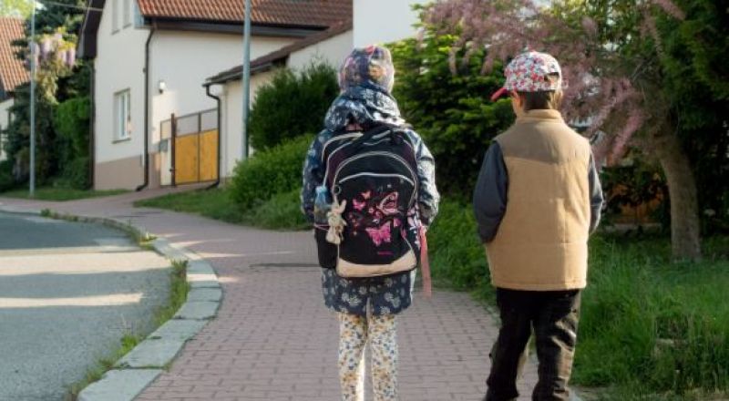 نصائح لسلامة الأطفال عند اللعب في حديقة المدرسة