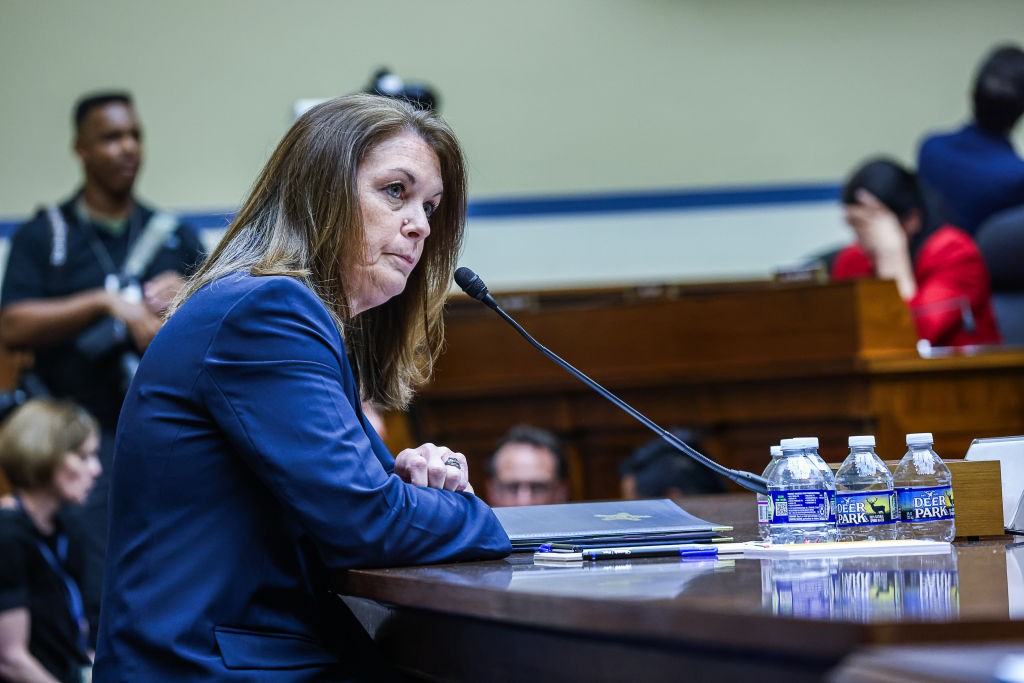 استقالة مديرة جهاز الخدمة السرية الأميركية من منصبها بسبب محاولة اغتيال ترامب