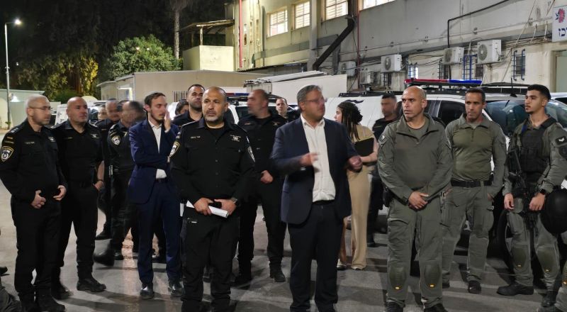 بمشاركة بن غفير..حملة اعتقالات تستهدف عائلات الجريمة في الرملة واللد وضبط أسلحة