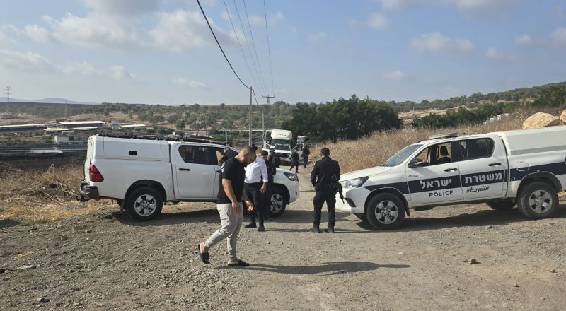 اقتحام مصنع في قرية الناعورة ومصادرة كل معداته- المحامي ناصر: بدون أي أمر قضائي او رسمي، عملية قمع وتخريب غير مسبوقة