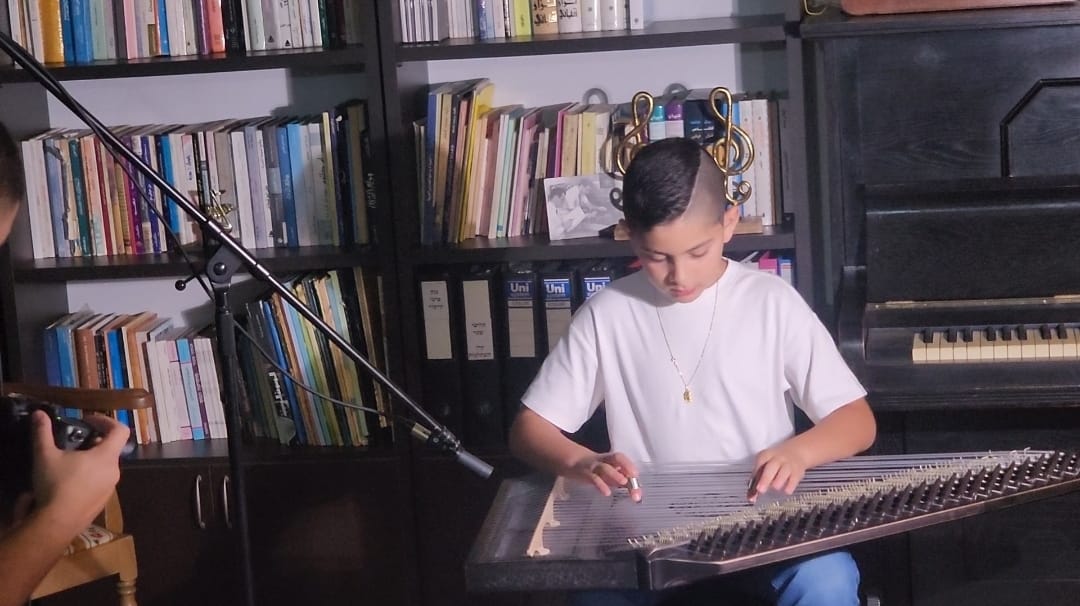 موهبة من بلدي-تستحق السماع والاصغاء ! عازف القانون جريس هليل شماسفسوطة