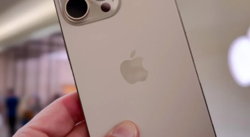 Apple تتراجع: سوق الهواتف الذكية يتعافى بدون iPhone