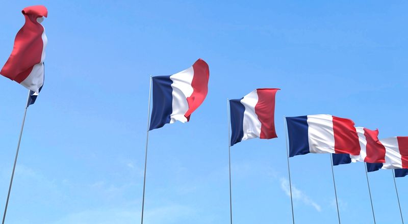 فرنسا تعرض على الإدارة السورية المساعدة في صياغة الدستور