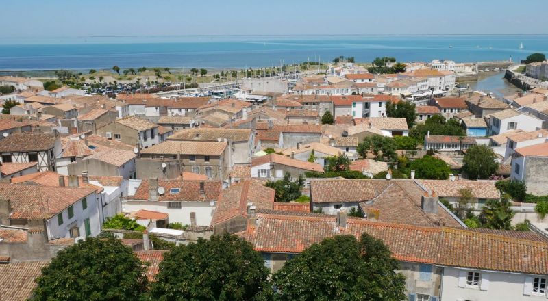 دليل الأنشطة والمغامرات عند استكشاف جزيرة ري الفرنسية