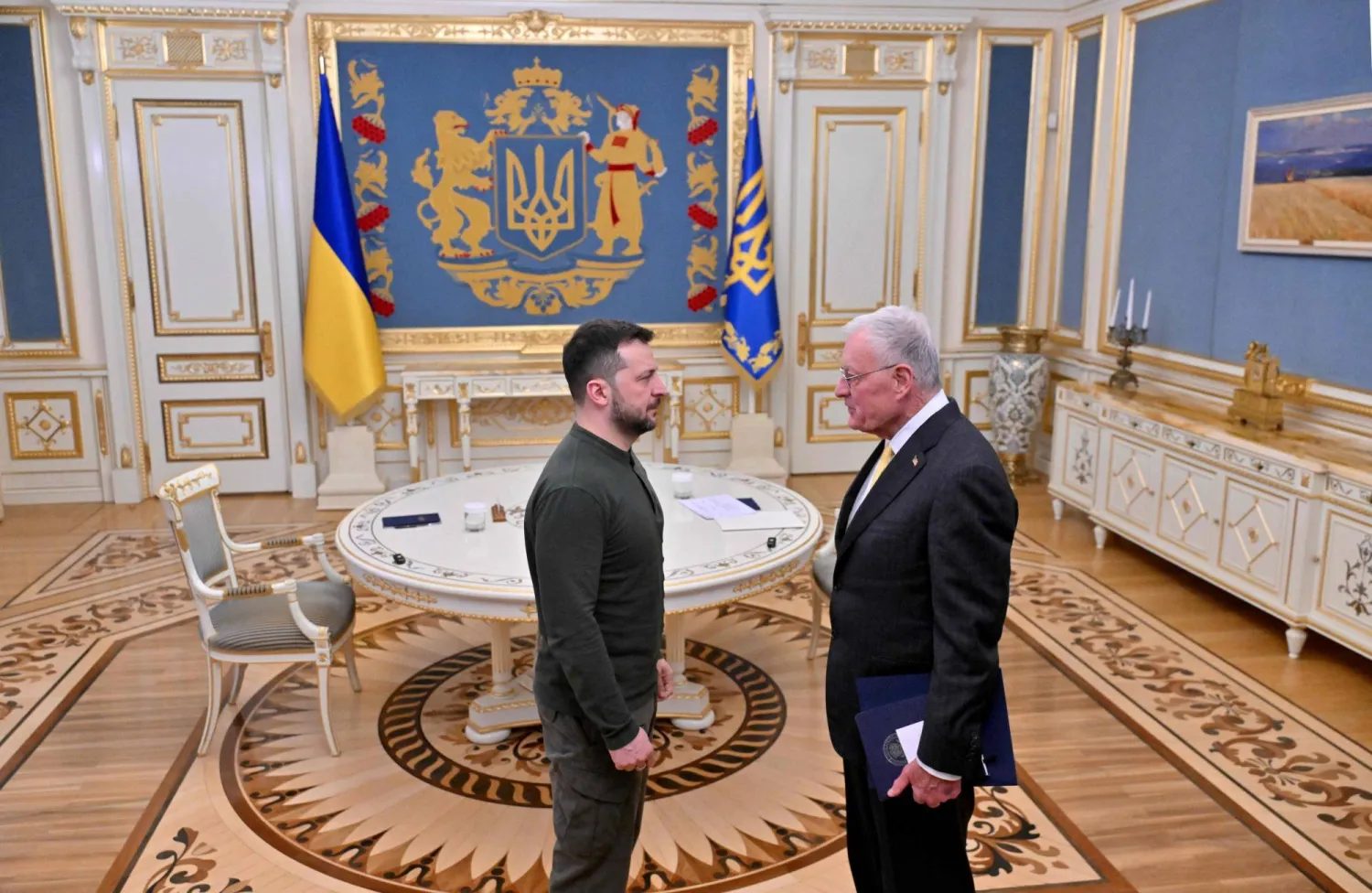 الهوة تتسع... إلغاء مؤتمر صحافي بين زيلينسكي ومبعوث ترمب