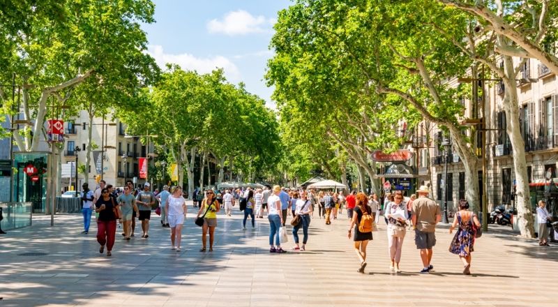 10 شوارع تجمع بين التاريخ والحداثة تستحق الزيارة في برشلونة