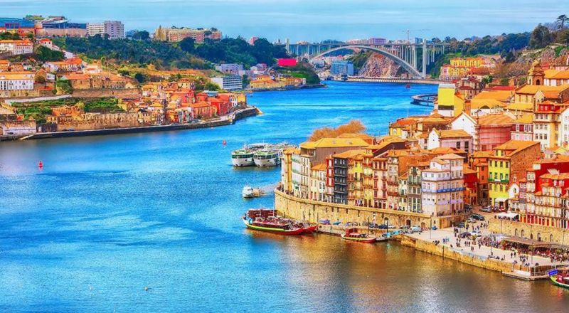 عناوين جذابة عند السياحة في مدينة بورتو البرتغالية