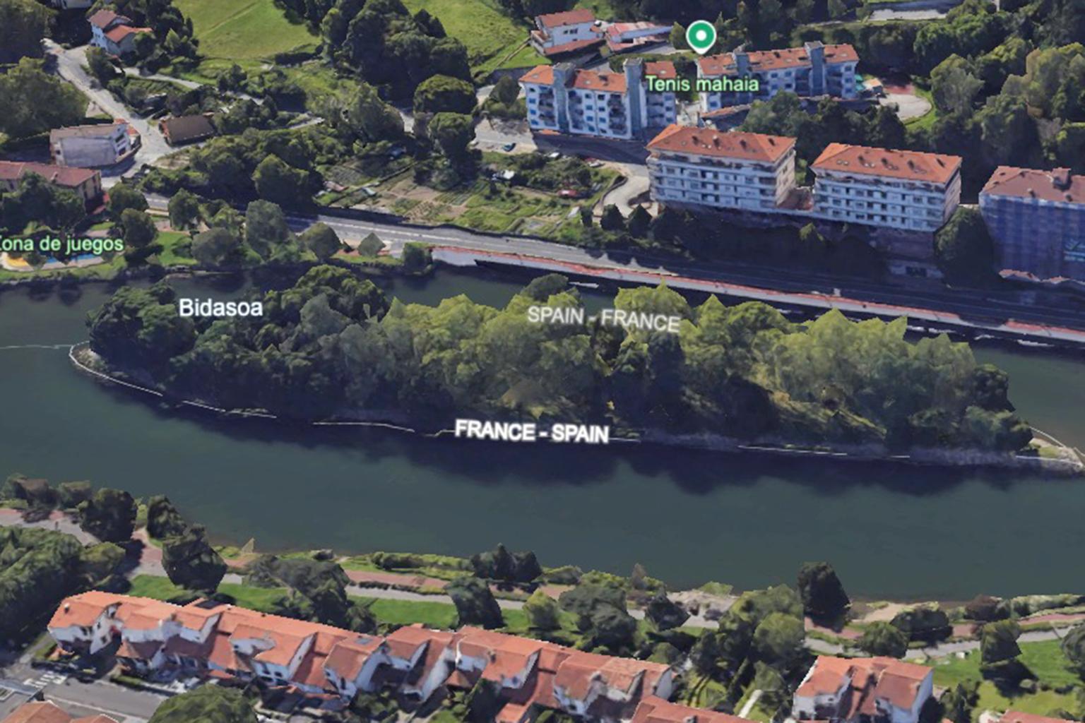 جزيرة تتنقل بين إسبانيا وفرنسا كل 6 أشهر.. قصة اتفاق تاريخي أساسها حكاية حب