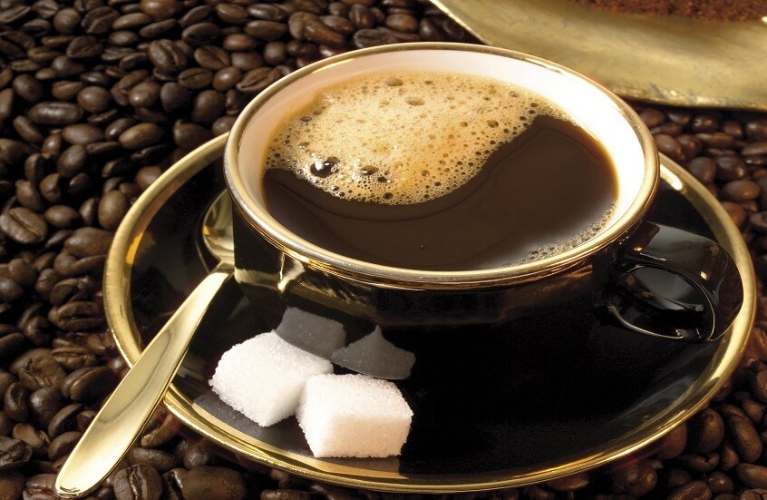 طبيبة تحذر من التأثير السلبي للكافيين على بعض الأشخاص