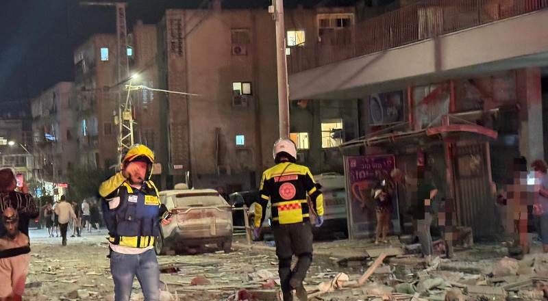 بات يام: ارتفاع حصيلة الهجمات الصاروخية إلى 6 قتلى و7 مفقودين