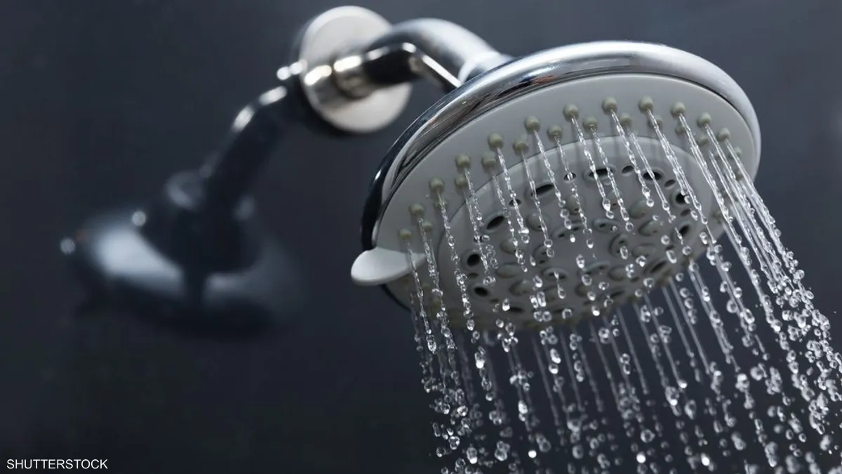 الاستحمام بالماء الساخن.. راحة مؤقتة وأضرار دائمة للبشرة