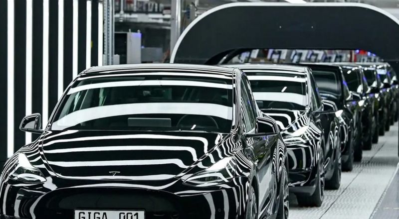 بعد تراجع مبيعات الشركة.. قرار مفاجئ من تسلا