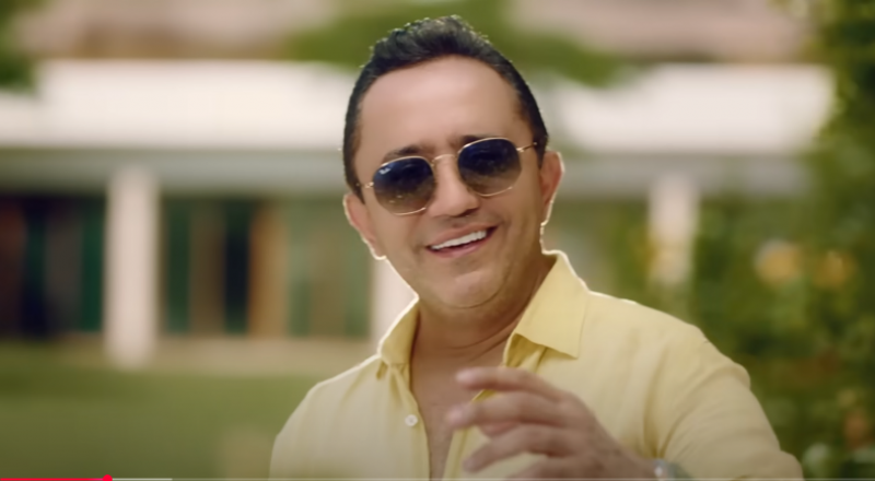 الحقيقة الكاملة وراء ظهور علي الديك وهو يعرج في عزاء زياد الرحباني