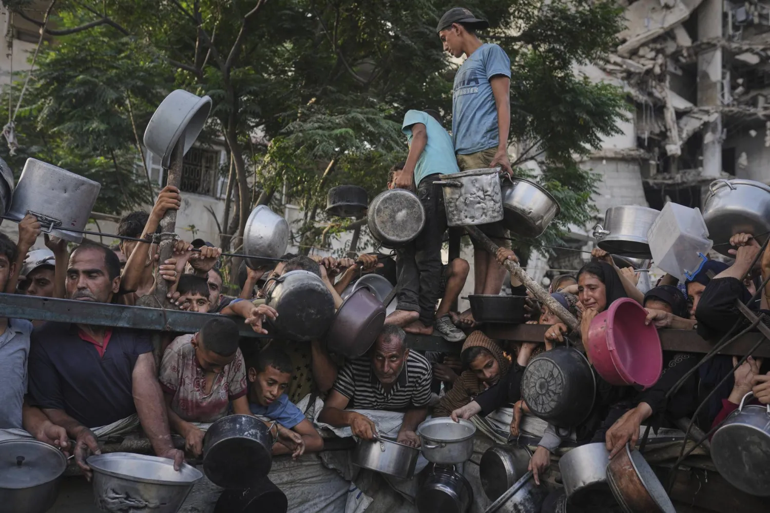 «الأونروا»: يمكن وقف المجاعة في غزة بإغراقها بالمساعدات