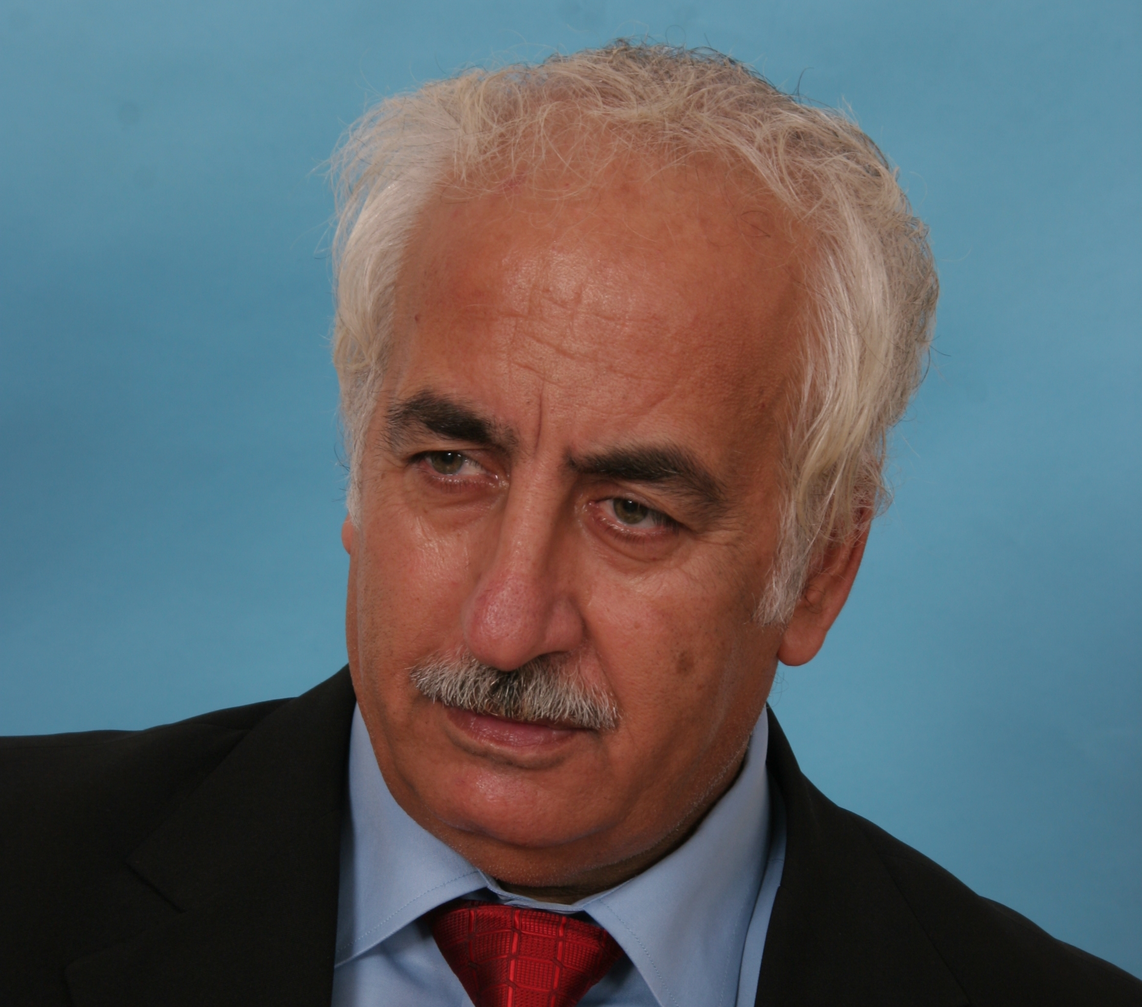               سنديانتي يا أخت الغار وجارة النّرجس..!  بقلم : يوسف ناصر