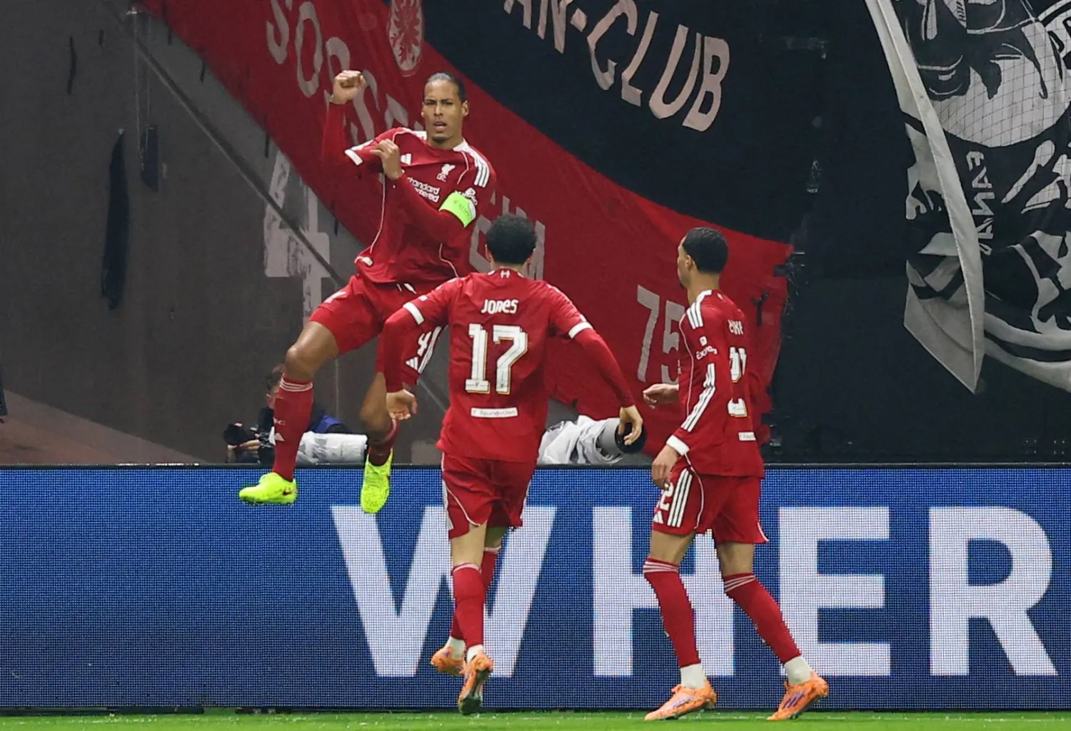 ليفربول يصحو من غفوته بفوز عريض على فرانكفورت