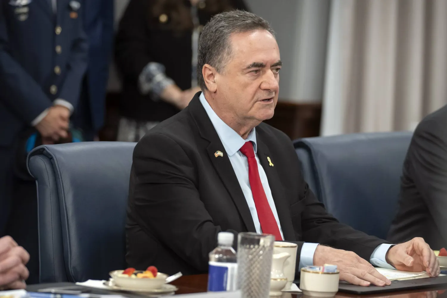 مصادر اسرائيلية: نتنياهو يدرس إقالة يسرائيل كاتس من وزارة الأمن وتعيين جدعون ساعر بدلاً منه