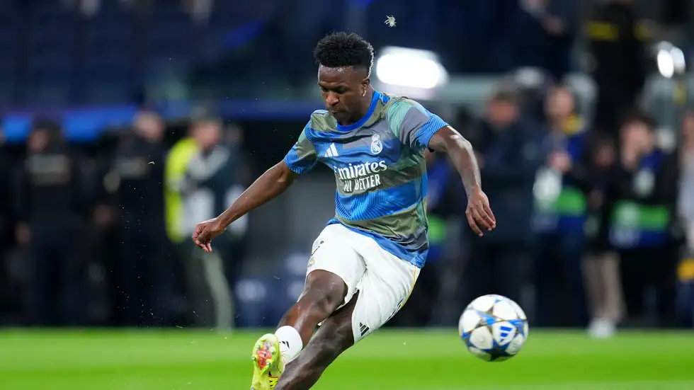 فينيسيوس يكشف الأسباب الحقيقية وراء تراجعه.. وبيريز يتدخل!